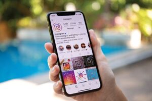 Read more about the article How do I share photos on Instagram?